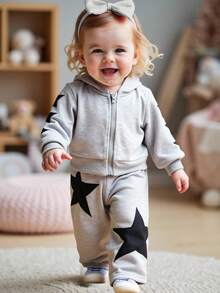 SHEIN 2 件婴幼儿休闲时尚运动灰色连帽长袖夹克，袖子上有黑色星星刺绣，搭配同色灰色裤子，适合上学和日常穿着，春秋季 - 灰色 - 查看 3