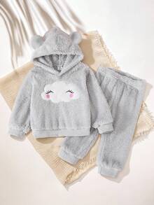SHEIN Playful Pals 女婴浅灰色珊瑚绒连帽外套，饰有云朵和毛绒刺绣贴花，罗纹袖口，搭配珊瑚绒裤子，两件套，适合秋冬季休闲穿着、外出、度假和聚会。 - 淺灰色 - 查看 4