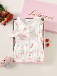 SHEIN Bộ 3 món đồ bộ áo dài tay cổ tròn viền ren dễ thương cho bé gái + quần + băng đô, họa tiết sọc hồng in hình quả anh đào, quần áo trẻ sơ sinh cho bé gái, thường ngày, thoải mái, thời trang, tối giản, thiết thực, đa chức năng, trang phục mềm mại và ấm áp, món quà tuyệt vời, cần thiết cho mọi bé, phù hợp với mọi mùa, mặc ngoài trời - Nhiều màu - Xem 4