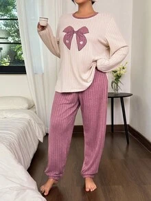 SHEIN 大码睡衣套装，罗纹针织抓绒面料，蝴蝶结刺绣，长袖上衣和裤子，可爱家居服套装，舒适保暖，冬季服装，蓬松柔软 - 彩色 - 查看 6