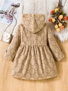 Elladie kids 女童卡其色小熊图案保暖连帽双排扣时尚外套，适合日常休闲穿着，可爱又保暖，冬季适用。