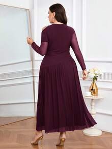 Modelyn Vestido ajustado de unicolor elegante con hombros descubiertos y volantes de malla para mujer talla grande, primavera/otoño - Burdeos - Ver 2