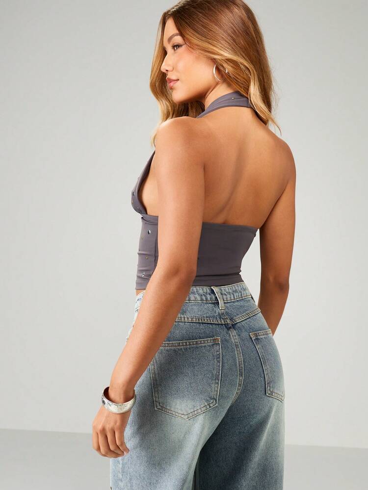 MISSGUIDED Débardeur court à encolure bâtière clouté avec détails de cristaux de strass. Tenue de soirée, de club, de festival, d'été, de plage