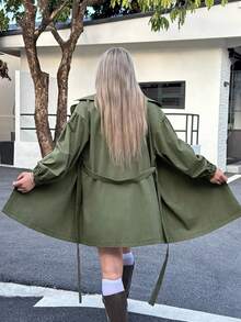 SHEIN EZwear Áo gió thường ngày cổ trễ vai màu trơn cỡ lớn cho nữ tay dài cài hai hàng khuy - xanh quân đội - Xem 3