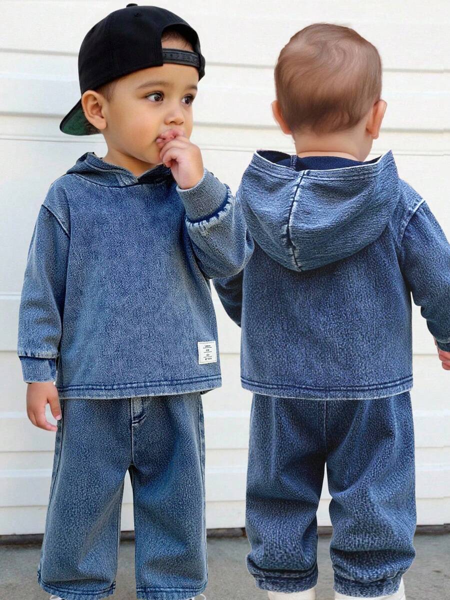 Conjunto de 2 piezas de sudadera con capucha de mezclilla informal y pantalones de ajuste holgado para bebé niño - Azul lavado medio - Ver 1