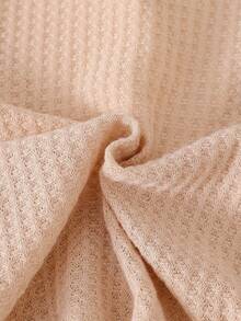 SHEIN Vintaside Kids 2 件套女婴休闲可爱华夫格衬衫上衣，樱桃和水果刺绣图案和牛仔裤套装，秋冬 - 杏色 - 查看 3