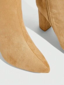 Daringsoles بوت طويلة الساق بكعب سميك مع سحاب جانبي ذهبي 206-103