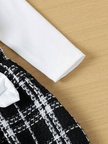 SHEIN Playful Pals Baby Mädchen gestricktes Top mit Rüschenärmeln und Rundhalsausschnitt und elegantes Rockteil Set, Herbst/Winter Baby Mädchen karierter Rock, Baby Mädchen süßer Rock, Kleinkind karierter Rock, Baby Mädchen Rockteil Set, Baby Mädchen Spitze Schleife Rock