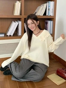 Dazy Plus 女士保暖内衬V领印花休闲加大码卫衣，秋冬季 - 杏色 - 查看 3