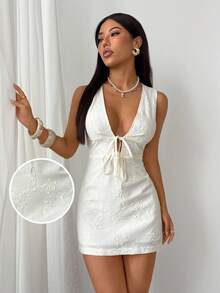 SHEIN PETITE 女式深V领雪纺刺绣迷你连衣裙 - 杏色 - 查看 1