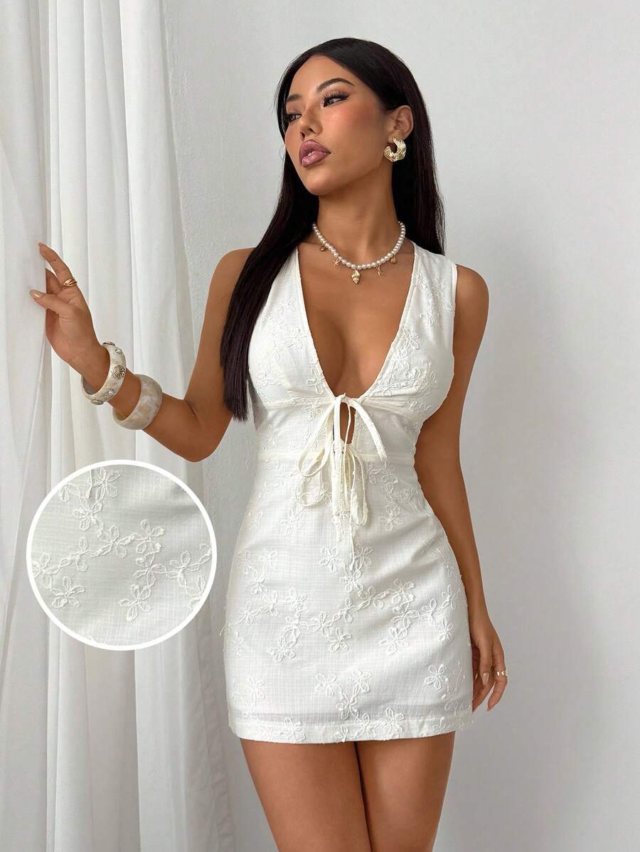 SHEIN PETITE 女式深V领雪纺刺绣迷你连衣裙 - 杏色 - 查看 1