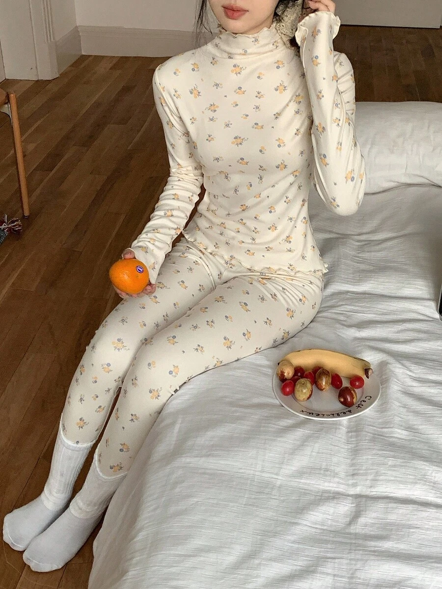 DAZY 碎花图案磨毛高领修身女士睡衣套装，秋冬服装 - 米色 - 查看 1