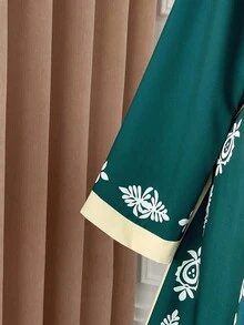 Rometta 大码女式连体优雅度假风印花立领喇叭袖修身连衣裙（Woe Is Me Vibes）（星期三美学） - 彩色 - 查看 4