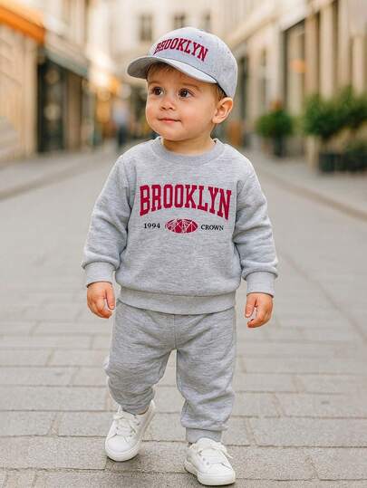 SHEIN 2 件套男婴休闲英文标语图案圆领运动衫和裤子套装，轻便舒适，适合秋冬季，时尚休闲装，适合派对、户外、摄影、节日、礼物