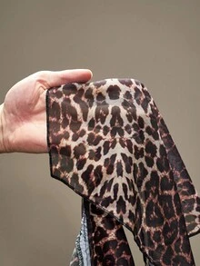 Slaydiva Ensemble 2 pièces pour femmes - 2025 Nouveau festival de musique d'été, style nomade occidental, fête sexy, croisière de vacances, plage Y2K, bronzage viral, vacances douces et sexy. Top à fines bretelles avec boucle en métal et jupe-short à volants multicouches imprimé léopard