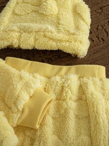 SHEIN Vintaside Kids 3 件套男婴和女婴中性款白色毛绒熊图案提花羊毛圆领运动衫、羊毛运动裤和毛绒耳帽 3 件套，秋冬季宝宝可爱舒适的服装 - 芥末黃 - 查看 7