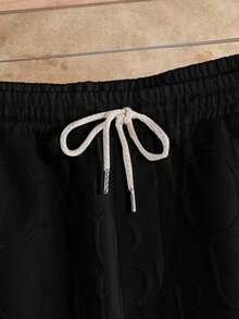 Manfinity NXTstreet 2 件套男士宽松字母压纹缺口领短袖上衣和裤子休闲装 - 彩色 - 查看 7