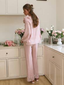 Snug Reverie 复古宫廷风蕾丝拼接方领多层荷叶边袖口长袖上衣长裤女士睡衣套装蕾丝睡衣套装家居服套装女士家居服套装女士睡衣套装，秋冬服装 - 淺粉色 - 查看 2