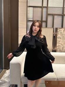 Flirla Gaun Ukuran Plus Elegan dengan Detail Renda Kontras dan Leher Berikat - Hitam - View 5