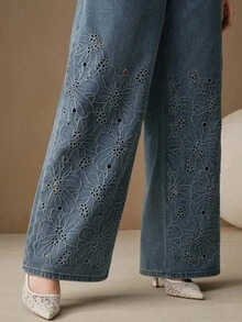 Anewsta Calça Denim Reta de Cintura Alta com Bordado e Recorte Vazado para Mulheres Plus Size, Moda para Primavera e Dia dos Namorados