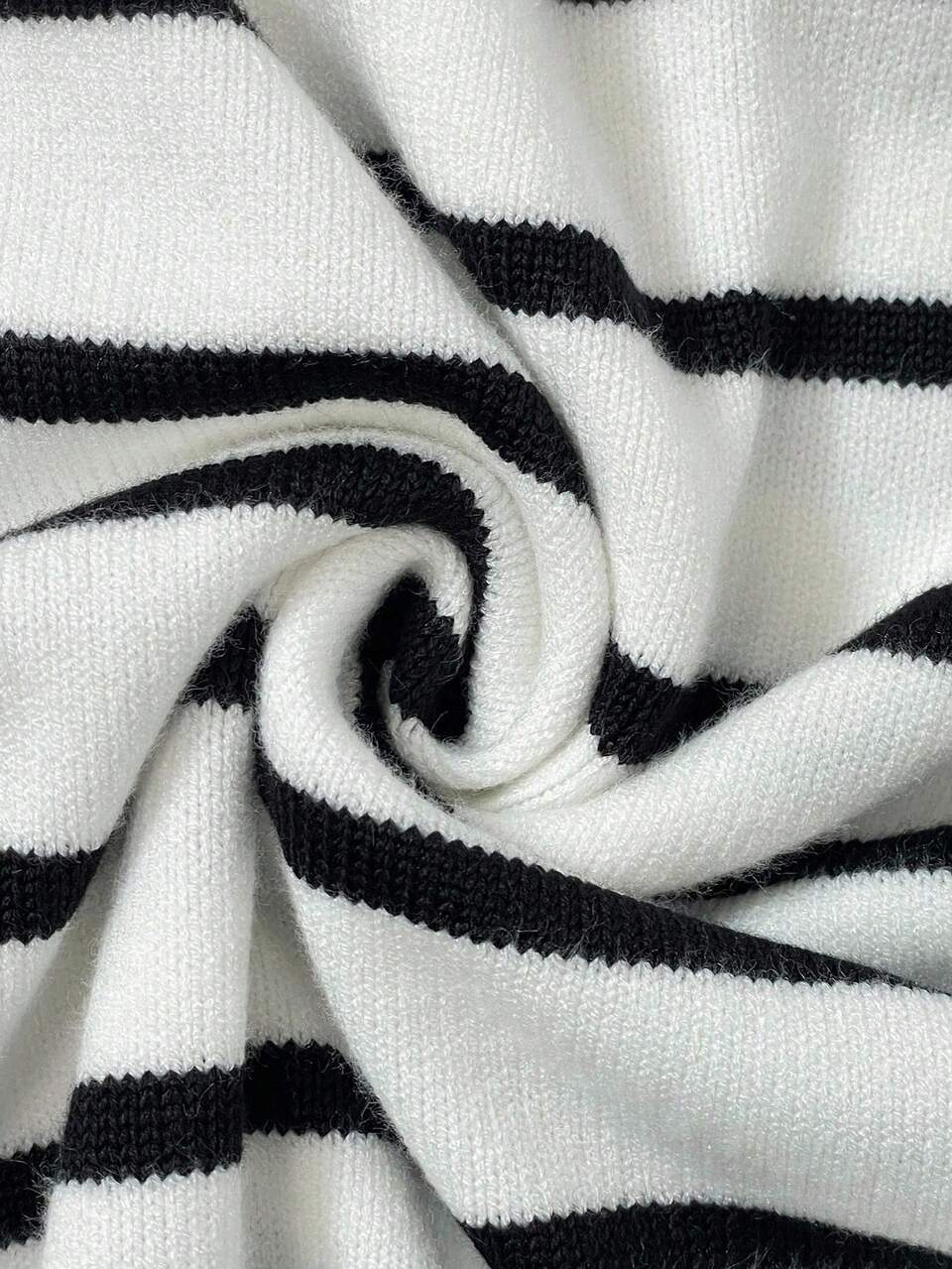 Autumn/Winter Warm Back To School Collegiate Style Black & White Striped Long Sleeve Sweater For Women