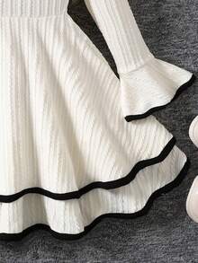 SHEIN Emery Rose Kids Váy dài tay Y2K cổ vuông tay loe màu trơn cho bé gái, mặc hàng ngày vào mùa xuân và mùa thu, váy ôm sát có viền đèn lồng dệt, váy dài tay thanh lịch có quần short bên trong, phù hợp cho mùa thu và mùa đông, màu đỏ cho Giáng sinh, mặc dự tiệc, mặc hàng ngày đến trường, váy sinh nhật, váy công chúa, váy đôi cho mẹ và con gái và chị em gái, váy len, màu trắng cho Giáng sinh. - Đen và trắng - Xem 6