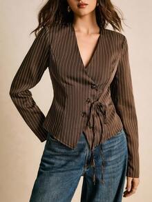 Poéselle 女士V领条纹裹身长袖休闲衬衫，棕色上衣，优雅女士衬衫，金色纽扣细节长袖V领上衣，细条纹衬衫，裹身式上衣，职业装核心款，低调奢华风格，简约职场装，女士条纹V领长袖褶裥不对称下摆衬衫，简约时尚，复古风格，适合日常穿着、外出、通勤、秋冬季 - 棕色 - 查看 2