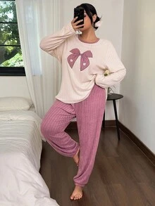 SHEIN 大码睡衣套装，罗纹针织抓绒面料，蝴蝶结刺绣，长袖上衣和裤子，可爱家居服套装，舒适保暖，冬季服装，蓬松柔软 - 彩色 - 查看 2