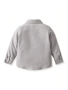 SHEIN 小男孩休闲纯色长袖衬衫，精致小logo装饰，搭配休闲裤，适合日常休闲装、旅行、聚会、度假和上学，适合春秋季节的百搭衬衫。 - 淺灰色 - 查看 2