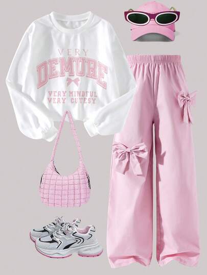 SHEIN ChillGRL 2 件套青少年（加大码）运动衫套装，白色圆领运动衫，时尚撞色印花，搭配粉色工装裤，时尚蝴蝶结装饰，适合休闲外出