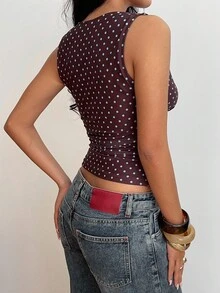 SHEIN EZwear Top corto ajustado con cuello en V profundo y estampado de lunares, estilo casual de vacaciones Y2K, para fiestas, salidas y Navidad - Marrón - Ver 2