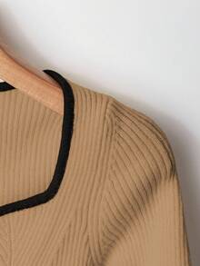 Franclia 法式优雅方领弹力修身长袖针织毛衣，撞色饰边可爱荷叶边套头衫，适合秋季返校日穿 - 駝色 - 查看 4