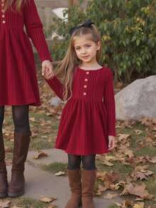 Emery Rose Kids Emery Rose Kids 年轻女孩纯色长袖圆领罗纹连衣裙,前有纽扣,适合秋冬季,适合家居、户外运动、学校、日常休闲。和我妈妈的款式一样,还有我姐姐和妹妹的款式。万圣节 - 酒紅色 - 查看 2