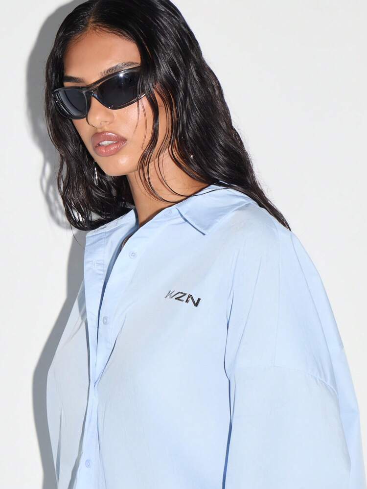 KIZN Camisa azul claro com botões e gola e detalhe de gravata