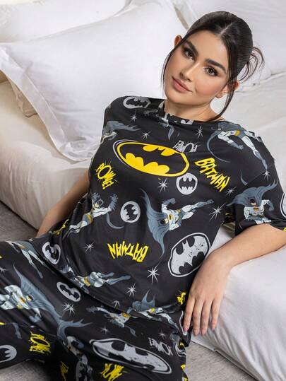 BATMAN X SHEIN 加大码舒适蝙蝠印花短袖上衣和裤子睡衣套装，夏季