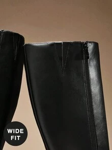 SHUZIA #WideCalf 女式 3.25 英寸粗跟和 1 英寸厚底方头优质 PU 黑色及膝靴 - 时尚、精致、轻松，经典黑色，彰显您的大胆秋冬风格。 - 黑色 - 查看 7