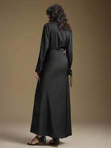 Ontre 女式黑色缎面高光面料衬衫领 V 领交叉系带腰部设计长裙，优雅精致的都市休闲商务装扮，低调奢华的氛围，高品质机场/巡航装，百搭四季派对礼服 - 黑色 - 查看 4