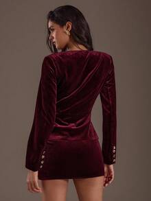 SHEIN Glamour Bộ đồ thu đông dành cho nữ, bộ vest blazer cổ chữ V thanh lịch, màu trơn, vừa vặn, cài nút kim loại, phong cách cổ điển, trang phục công sở, bộ đồ hai mảnh sang trọng cho nữ trong dịp Halloween, bộ đồ sang trọng cho nữ, bộ đồ Giáng sinh, bộ đồ đi chơi, váy blazer nhung, váy blazer màu rượu vang, váy blazer cho nữ - Màu Đỏ Sâu - Xem 2
