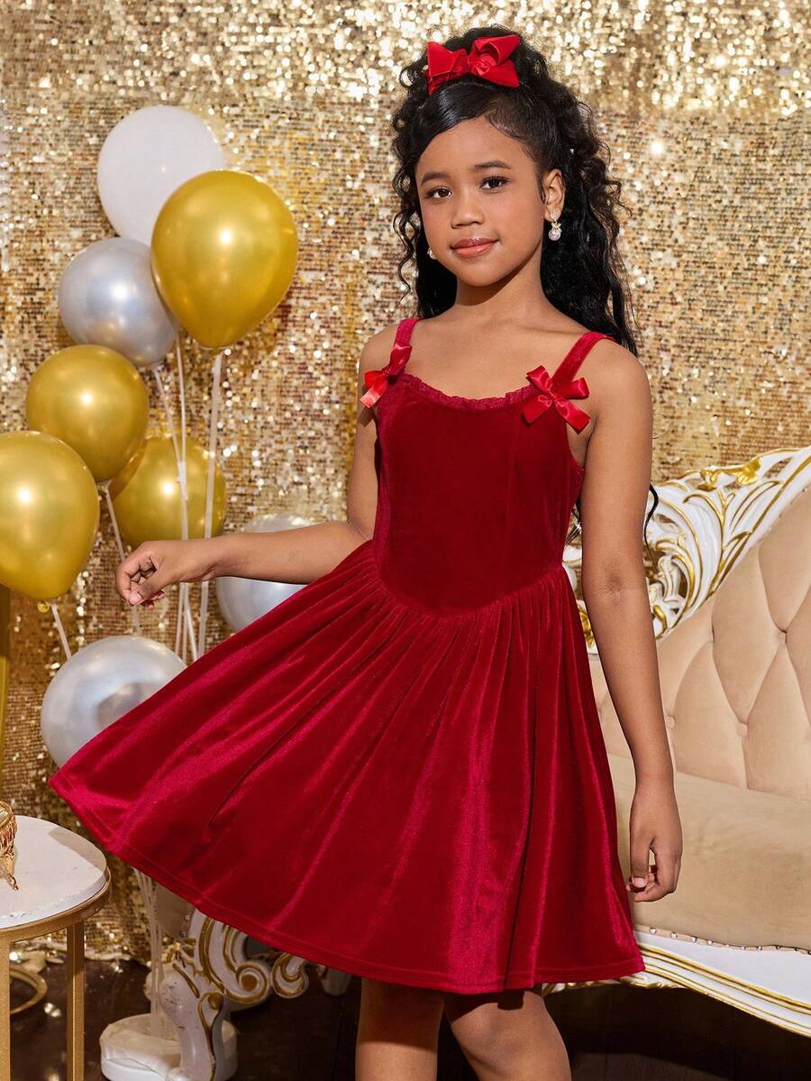 SHEIN Tween-Mädchen Gestricktes Mini-Prinzessinnenkleid mit Spaghettiträgern und Schleifendekor, geeignet für Valentinstag, Weihnachtsfeier