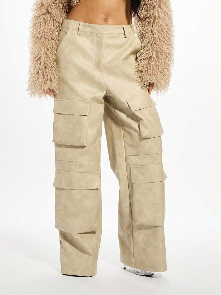 SUMWON WOMEN 포켓이 달린 가죽 소재의 와이드 레그 카고 팬츠