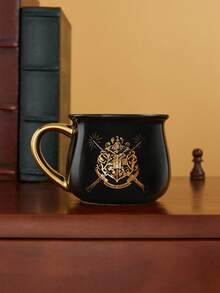HARRY POTTER X SHEIN Tasse en céramique noire avec badge imprimé du collège (poignée dorée, ne passe pas au micro-ondes et couvercle non inclus), Poudlard, Harry Potter, cadeaux