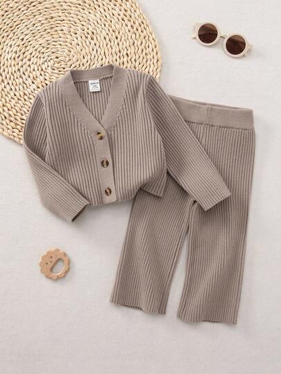 SHEIN Playful Pals סט קרדיגן עם צווארון V וכפתורים מלפנים לתינוקות, תלבושת מינימליסטית בצבע אחיד לבית ולחוץ