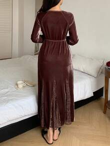 DAZY ثوب نوم طويل للنساء من المخمل والدانتيل، أنيق للخريف/الشتاء - قهوة بني - مشاهدة 2