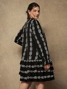Freevana 大码女式系带领长袖几何印花休闲荷叶边下摆连衣裙 - 黑色 - 查看 5