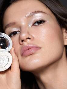 SHEGLAM Iluminador lunar Glow - Polvo iluminador con brillo multidimensional de vainilla helada, acabado brillante, reflejos azul-verde, multiusos para el rostro, maquillaje de belleza, cosmética para mujeres y niñas, perfecto para otoño e invierno, ideal para el estilo Y2K, moda elegante, adecuado como regalo de cumpleaños, listo para fiestas de Halloween, mejor color