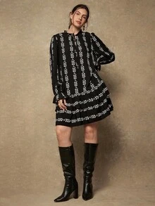 Freevana 大码女式系带领长袖几何印花休闲荷叶边下摆连衣裙 - 黑色 - 查看 3