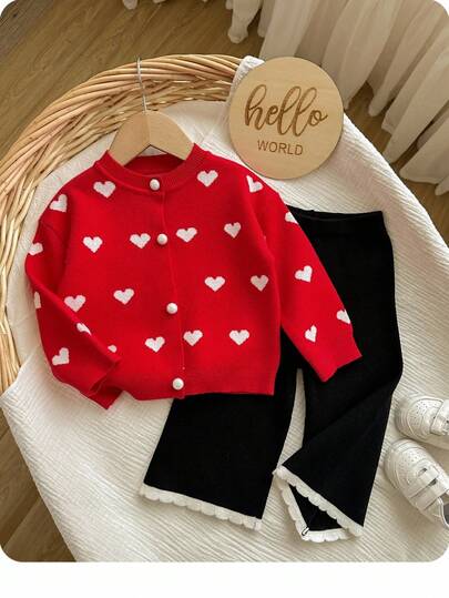 SHEIN Conjunto de suéter con botones y pantalones con estampado de corazón casual para bebé niña, otoño/invierno