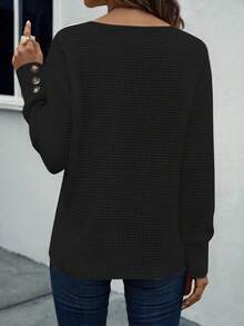 SHEIN LUNE 女式新款菠萝格纹V领纽扣修身休闲T恤 - 黑色 - 查看 2