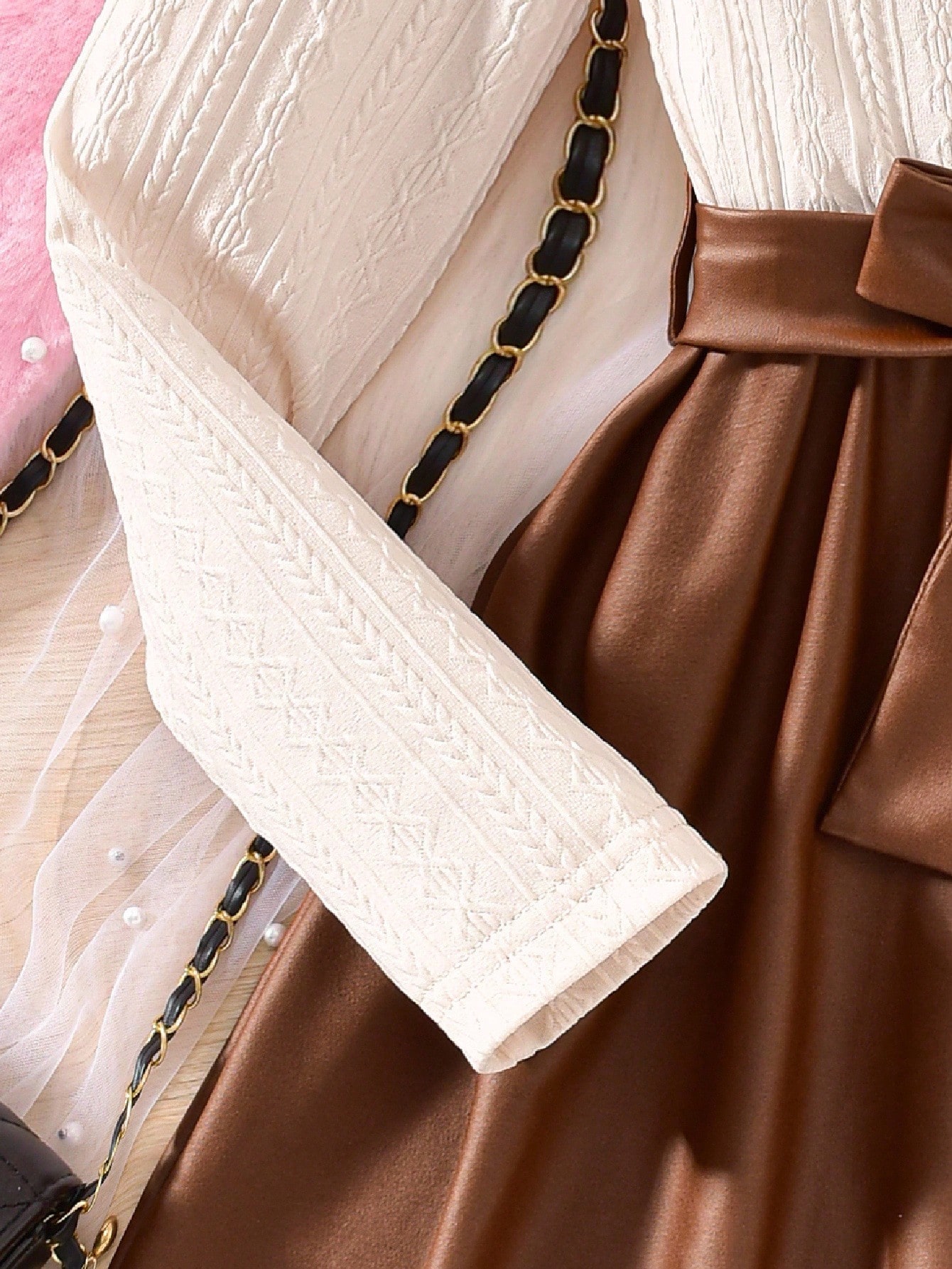 قميص داخلي بياقة منسوجة لون المشمش للبنات مقترن بف...