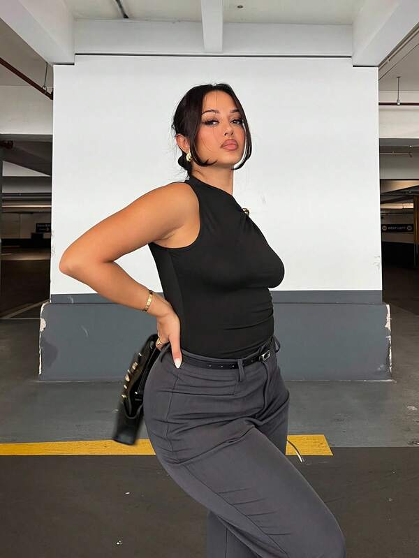 NegzBox Top sin mangas de mujer, minimalista, de corte ajustado, informal, con decoración metálica en los hombros